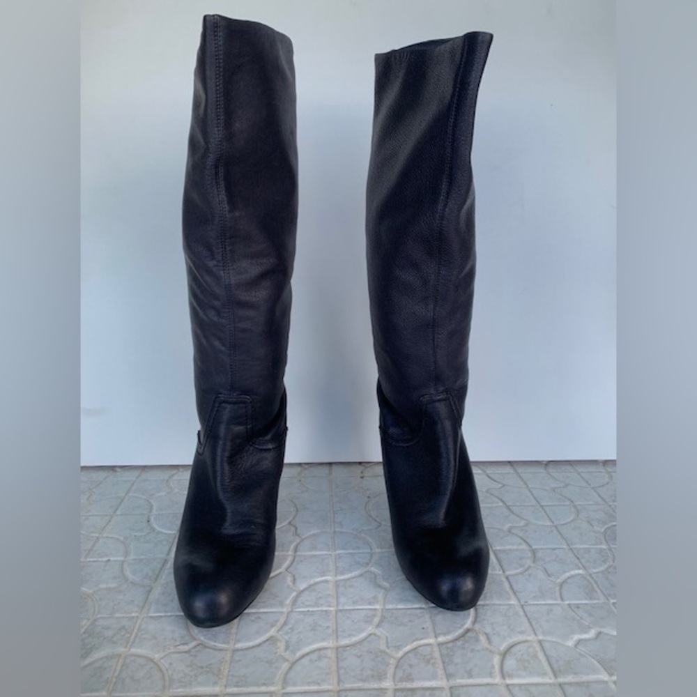 Pre-Owned Black Enzo Angiolini EA Gibbons Boots, Size 8